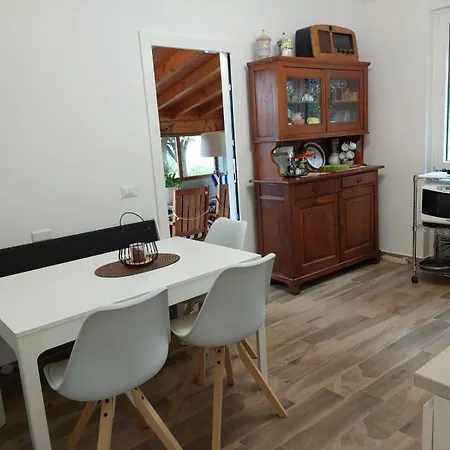 La Cascina شقة